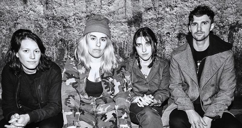 A Deer A Horse Konzert Berlin